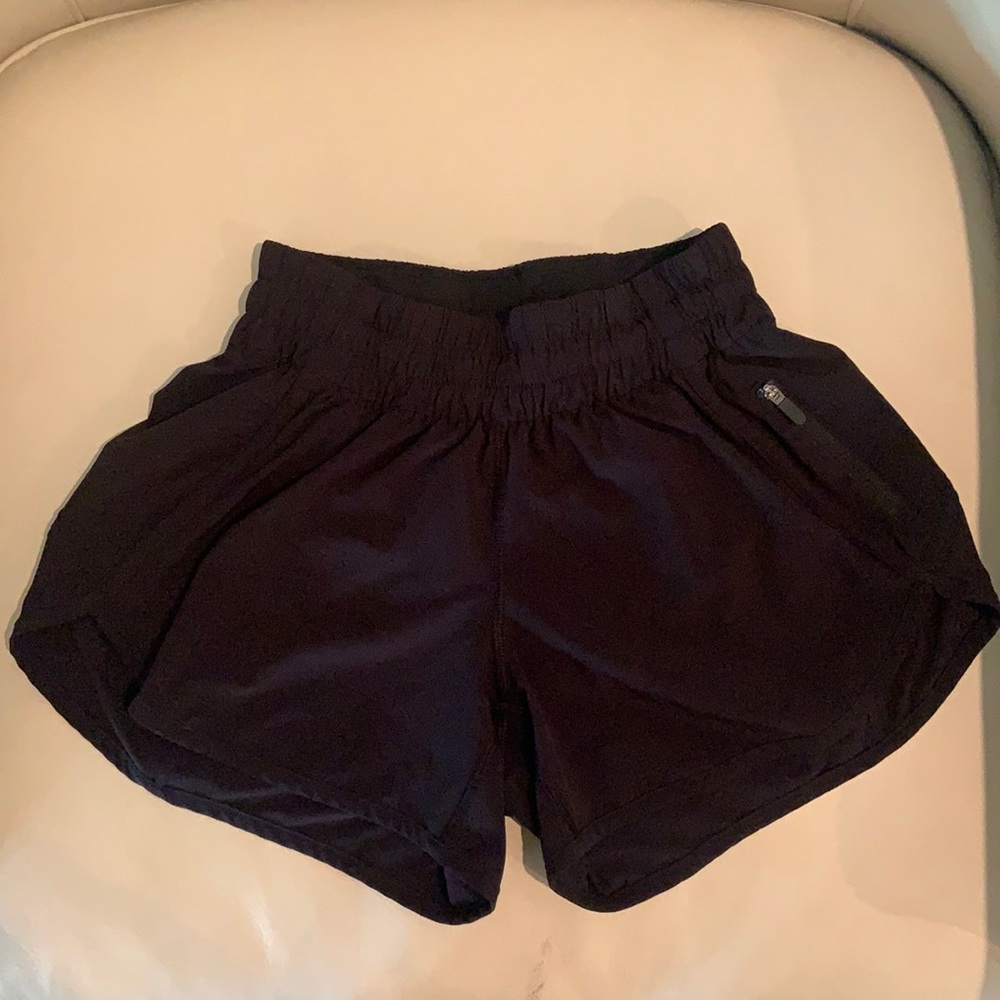 Lululemon tracker shorts - like new! LR 4 inch